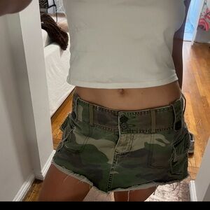 THE IT GIRL mini skirt camouflage Abercrombie and fitch low rise mini